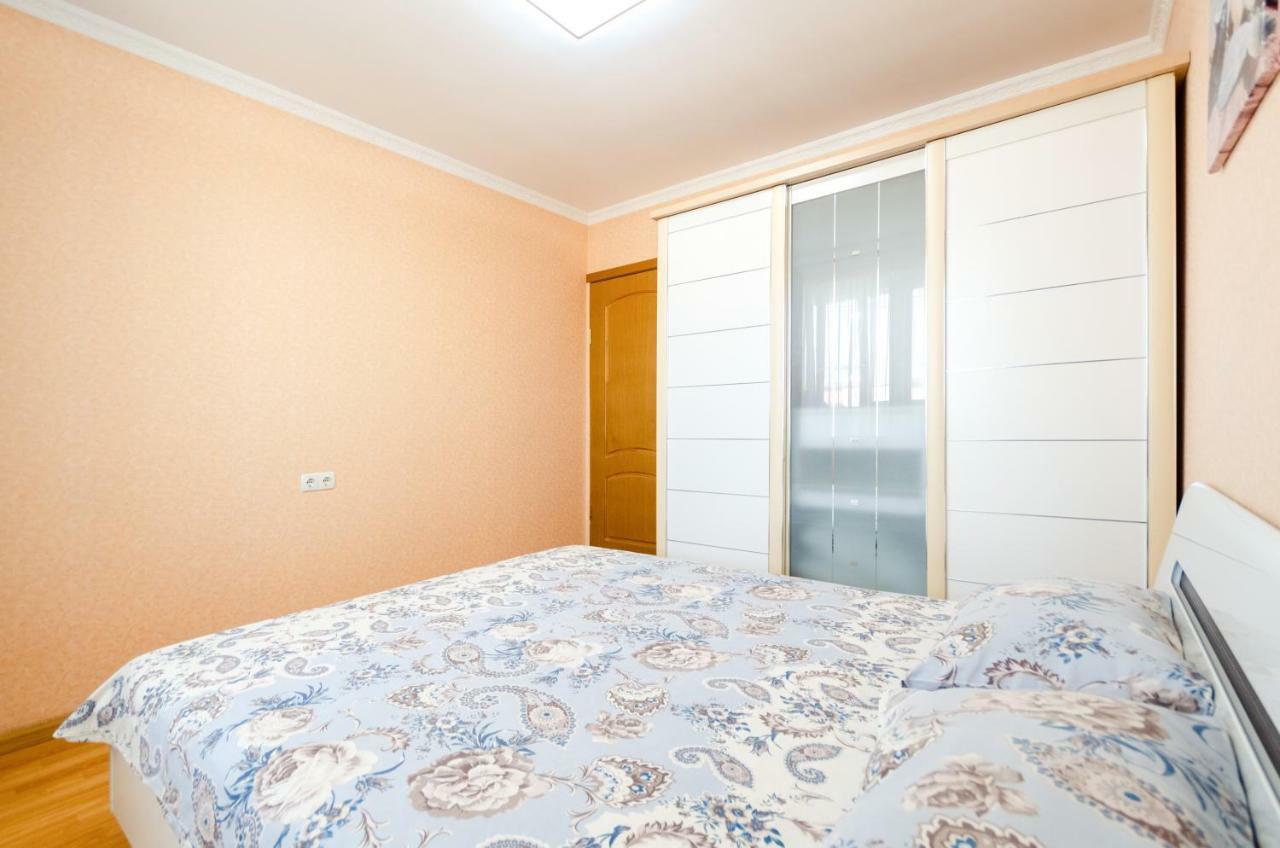 Artal Apartment On Obolonskaya Square 3 كييف المظهر الخارجي الصورة